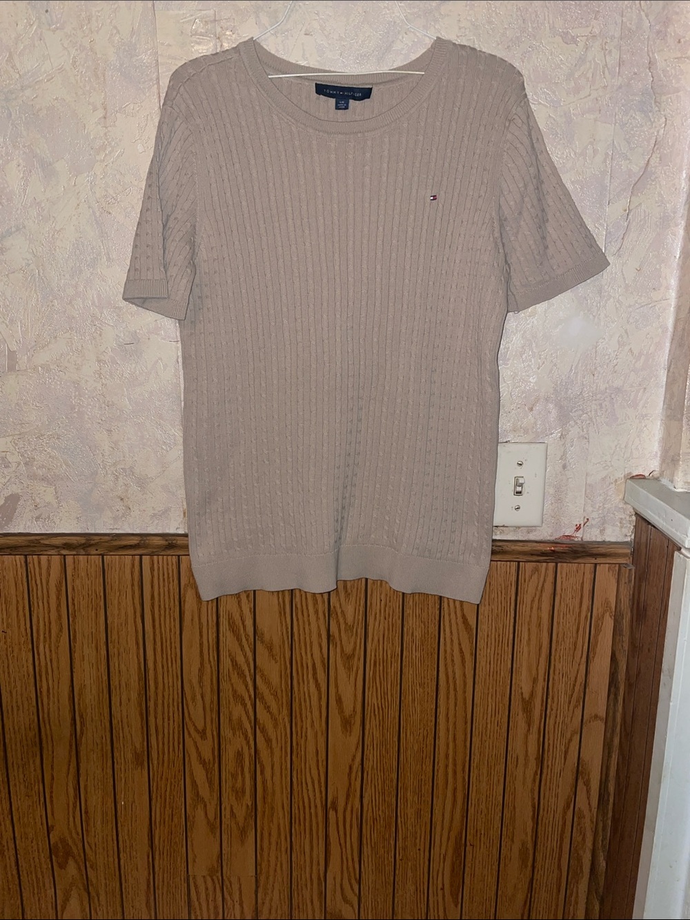Shortsleeve tan cable knit Tommy Hilfiger sweater (Lg)